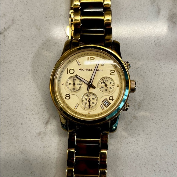 Michael Kors MK5659 Runway Chronograph Tortoise Shell and Gold Women’s Watch - Picture 4 of 6